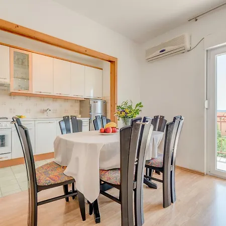 3bdr Medunac Sea View Free Parking Apartment Kaštela