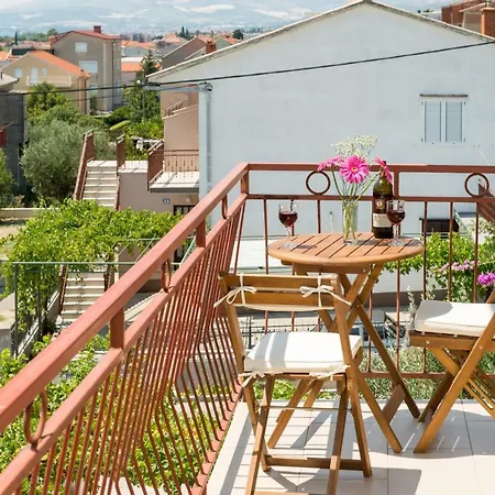 3bdr Medunac Sea View Free Parking Apartment Kaštela