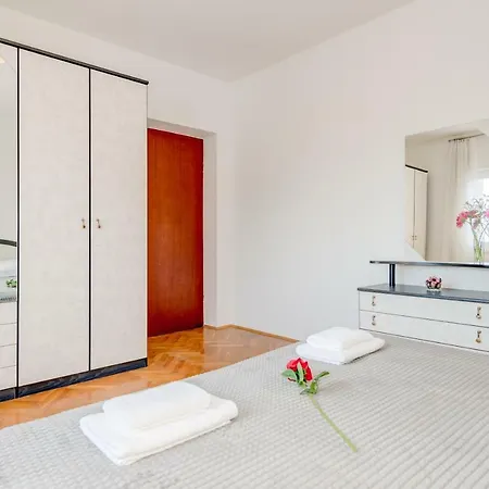 Apartment 3bdr Medunac Sea View Free Parking