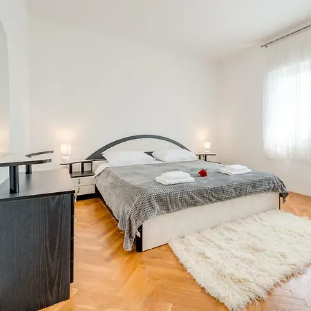 Apartment 3bdr Medunac Sea View Free Parking