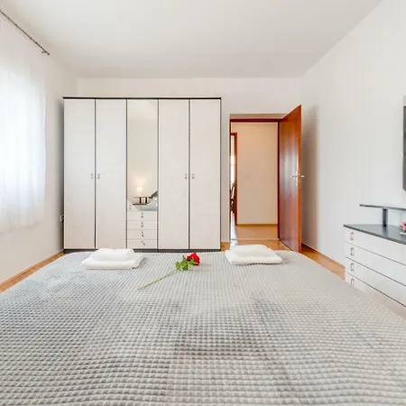 Apartment 3bdr Medunac Sea View Free Parking