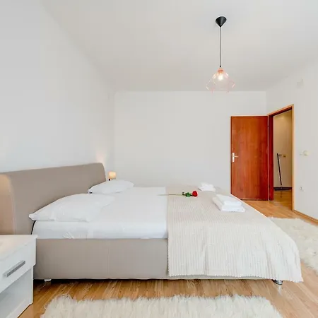 3bdr Medunac Sea View Free Parking Apartment *